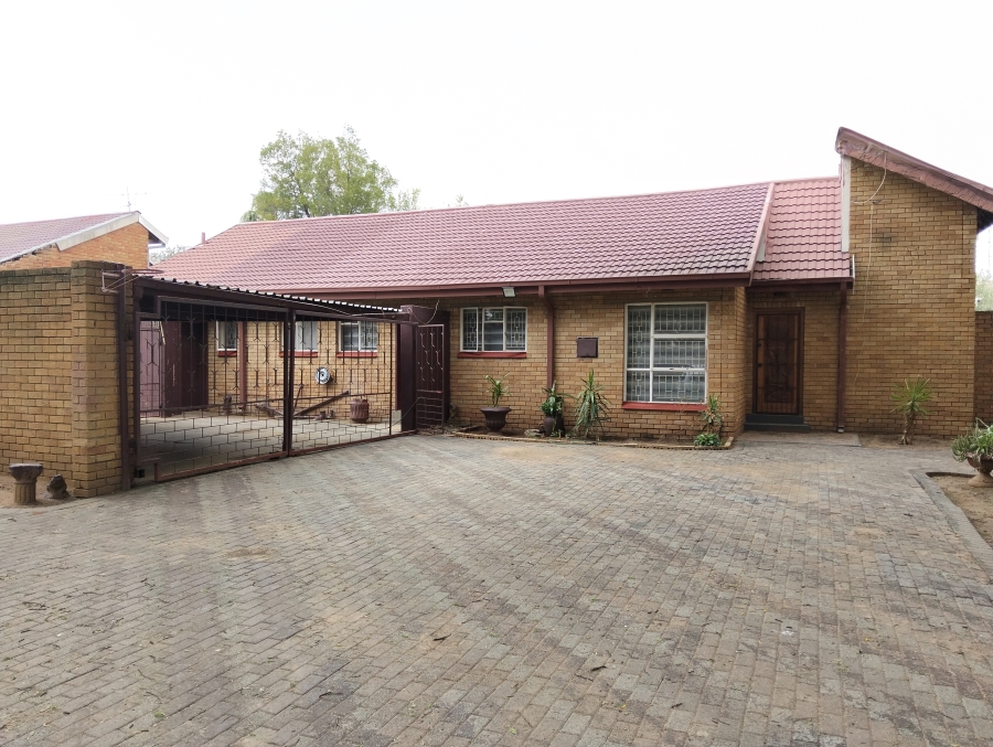 3 Bedroom Property for Sale in Riebeeckstad Free State